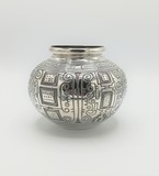 Short silver vase with geometric relief decor. Jewellers: Luiz Ferreira. Eagle hallmark, manufacturer&#39;s hallmark (José Pereira Reis (registered 1916) and jewellers (Luiz Ferreira) hallmark. 216g., 11,5 cm, 1938-1984
