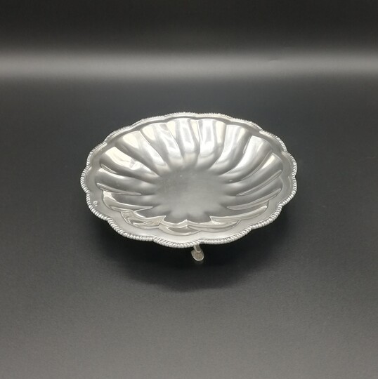 Shaped rim silver bowl - Taça polilobada em prata