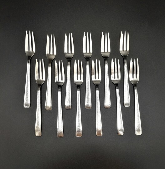 Set of 12 Art Deco sterling silver dessert forks - Conjunto de 12 garfos de sobremesa Art Deco em prata
