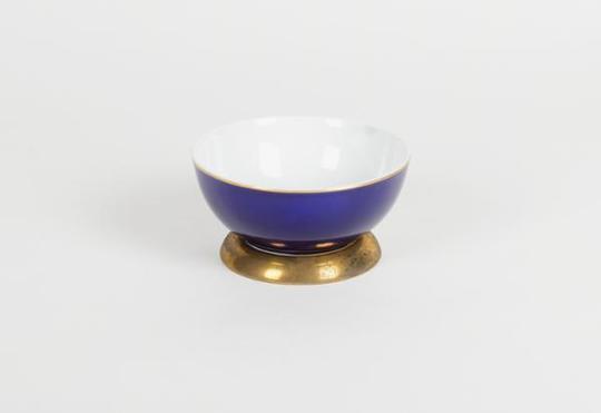 Porcelain bowl with gilded silver stand - Taça em porcelana com pé de prata dourada.