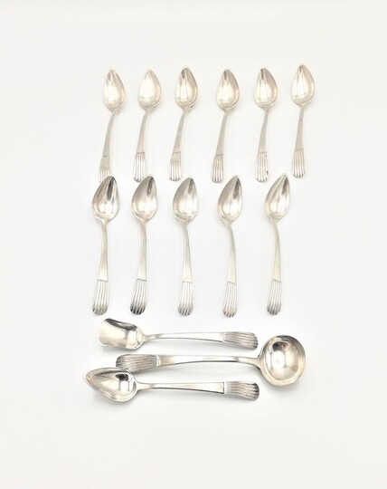 Antique set of 12 teaspoons and 2 sugar spoons - Conjunto de 12 colheres de chá, 1 pá e 1 concha para açúcar