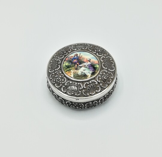 Silver box with porcelain detail - Caixa em prata com detalhe em porcelana