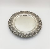 Portuguese silver salver with shaped rim and relief decorations with shells and flowers. 833/1000 silver. 375 g. Boar II hallmark (Javali II do Porto, Portugal, 1887-1937) and manufacturer&#39;s hallmark for the same period., 28,5 cm, 1887-1937