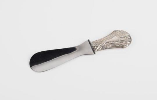Shoe horn with a silver handle - Calçadeira com cabo de prata