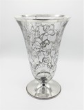 Crystal vase with silver flowers decor and silver stand. No hallmarks on silver, under portuguese law 120-2017, art. 2, no.2, paragraph c)., 31,5 cm, 20th century (1st half) - séc. XX (1ª metade)