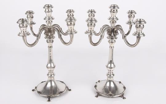 Pair of 5 arm silver candelabra - Par de candelabros de 5 lumes em prata