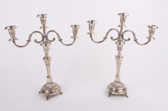 Pair of 3 arm silver candelabra - Par de candelabros de 3 lumes em prata