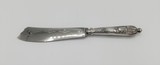 German silver cake knife with relief and engrave decor. 833/1000 silver. Certified content mark and later hallmarked with Javali do Porto (Portugal, 1887-1937). 82g., 26 cm, 19th/20th century - séc. XIX/XX