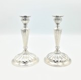 Pair 915/1000 silver spanish candlesticks. Assayer&#39;s mark and silversmith&#39;s mark (star), in use between 1935 and 1988., 17cm, 20th century - séc. XX