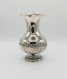 Spiral striated vase with a gilded interior. Eagle (Porto, Portugal) hallmark and for a silversmith for the same period. 833/1000 silver. 424g., 19,5 cm, 1938-1984