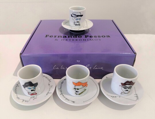 Conjunto 4 chávenas café Fernando Pessoa, heterónimos - 4 coffee cups set
