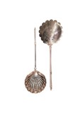 Pair of serving spoons, one has a slotted pattern and the other has an engraved decoration. French Minerva hallmark. 950/1000 silver. 117,35g., 24 cm, 19th/20th century - séc. XIX/XX