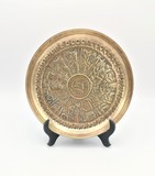 Brass plate with chiseled and repoussé work (ghalamzani). Decoration with human and mythological figures and center with deer image., 20,5cm, 20th century - séc. XX