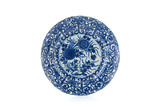 Reinado Kangxi. Prato em porcelana de exportação com bordo recortado com profusa decoração vegetalista e ruyi. Marcado com símbolo dentro de duplo círculo., 27,5 cm, 1662-1722